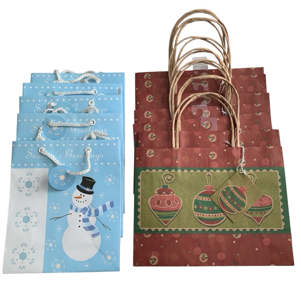 Winter Holiday Gift Bag Lot Seasonโs Greetings Snowman Holiday Ornament NWT